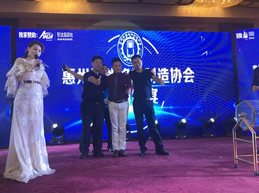 ag贵宾厅展示流体应用智造新方式｜手机自动化展报道