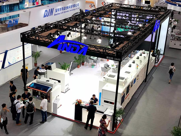 实时报道】聚焦ag贵宾厅｜3D曲面玻璃展